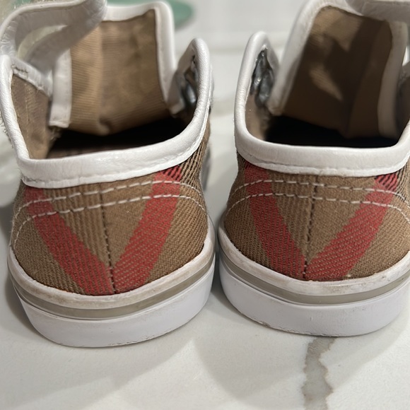 Adorable Burberry sneakers size 17 - Picture 5 of 7